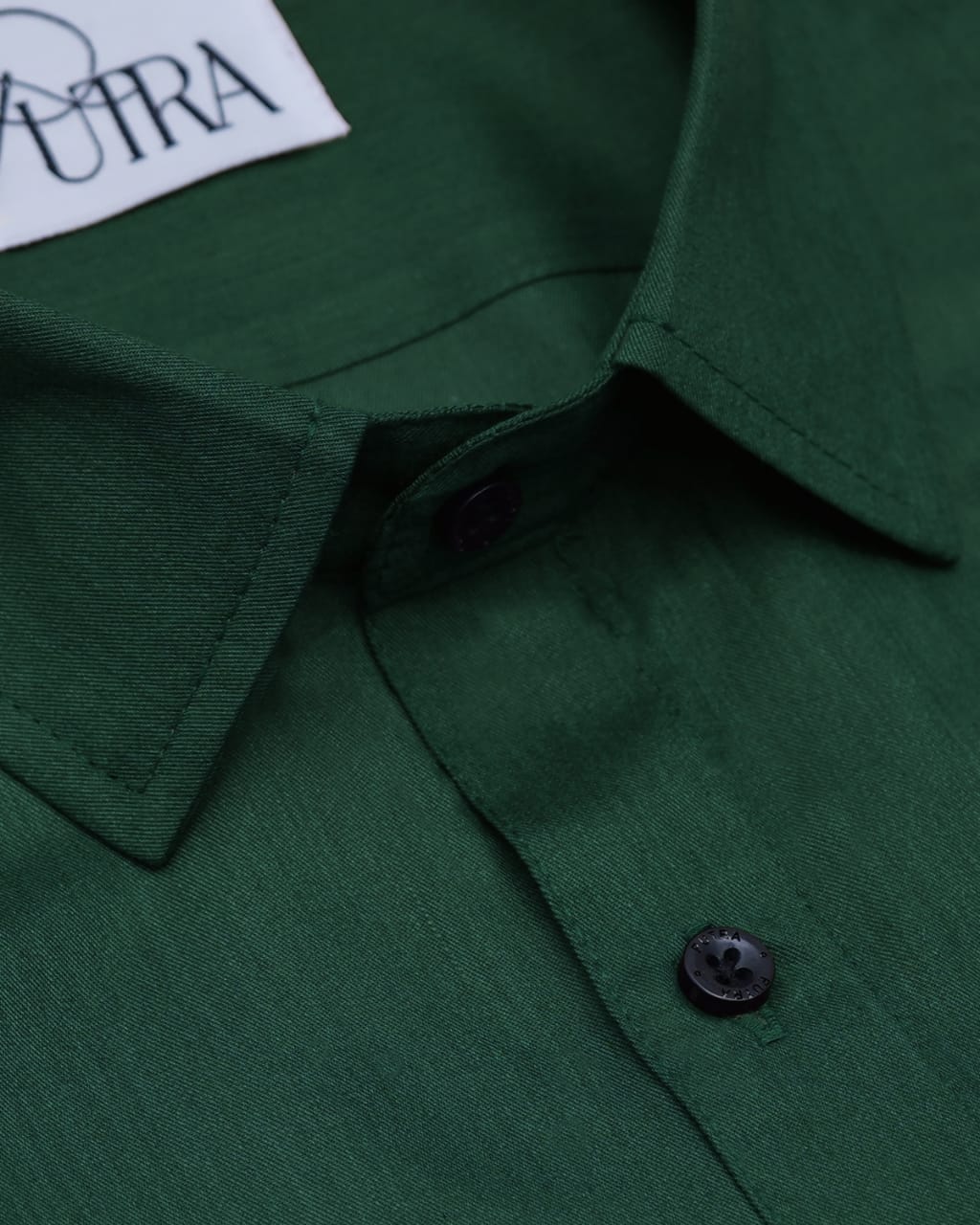 Men&#39;s Refreshing Dark Green Polyester Cotton solid Shirt