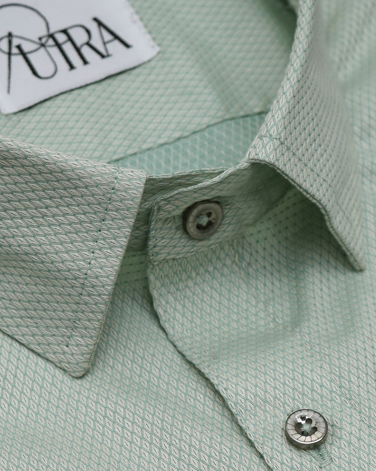 Elegant 100% Cotton Yarn-Dyed Shirt in Subtle Green