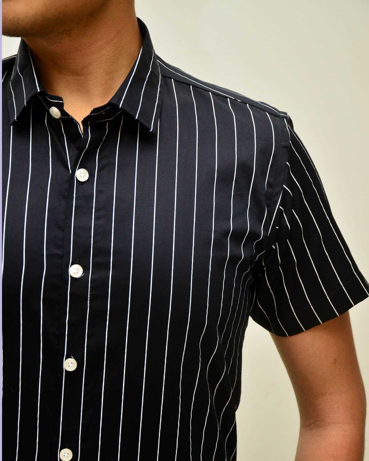08 Men Navy Blue &amp; White Striped Slim Fit Half Sleeves Shirt